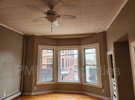 83 1/2 W Pearl St, Nashua, NH