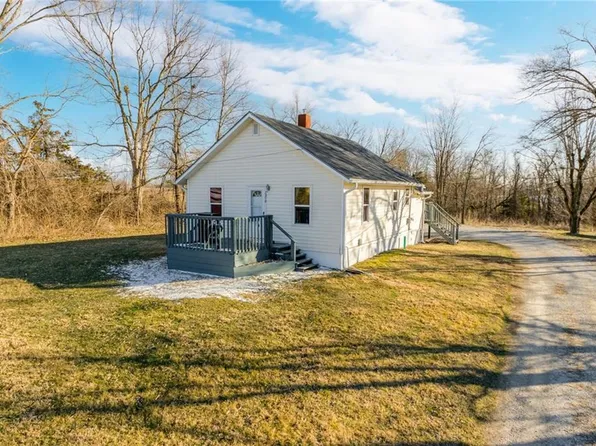 2078 E Ridge Dr, Excelsior Springs, MO 64024