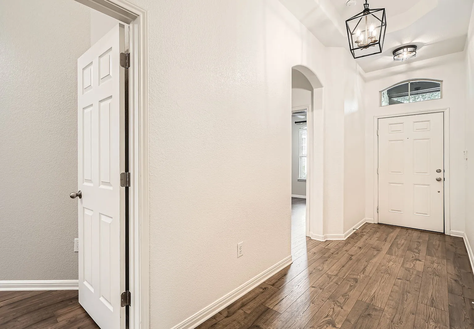 7709 Menchaca Rd — Photo 4