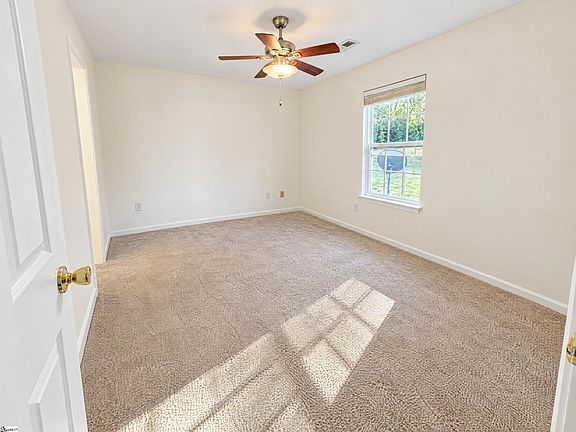 4th image of 115 Bridgeview Dr