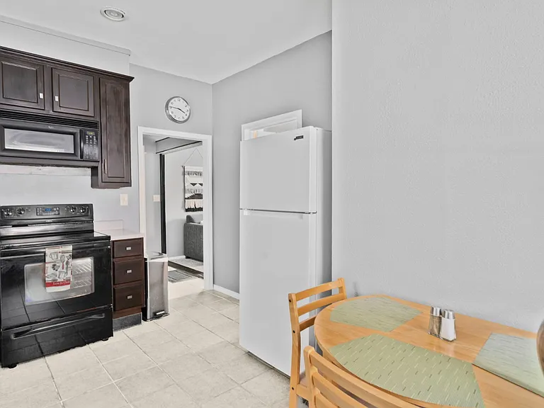 16 Delmar St #A — Photo 8
