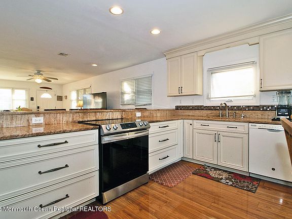 3rd image of 864 Jamaica Boulevard