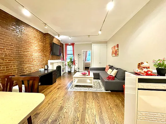 Rented by Compass | media 12