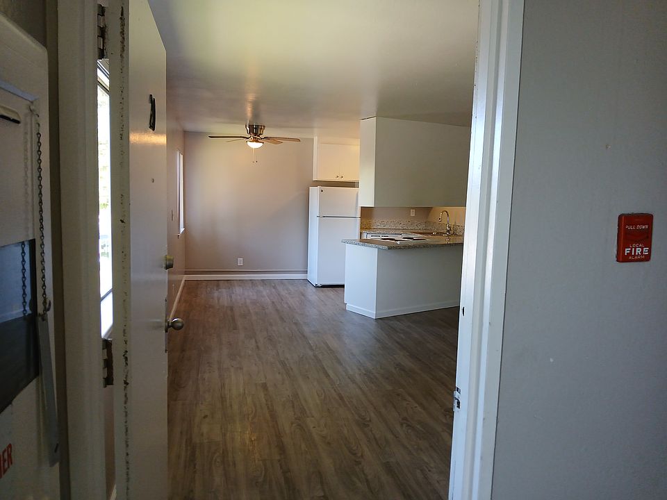 Unit #20 now available! Spacious 2nd floor 800 sq ft open floor plan. Freshly painted two tone color throughout. Hardwood floors, granite counter tops. Central Heating & Cooling system, pets welcome*.