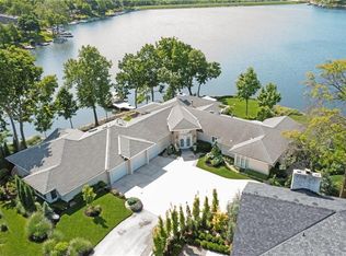 223 NW North Shore Dr, Lake Waukomis, MO 64151