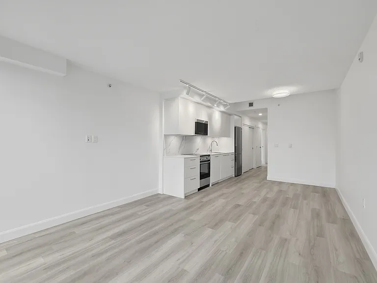2511 Carolina St — Photo 84