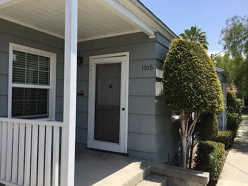 A historical landmark and beautiful 1br/1ba cottage in University Heights - walking distance from... Photo 1