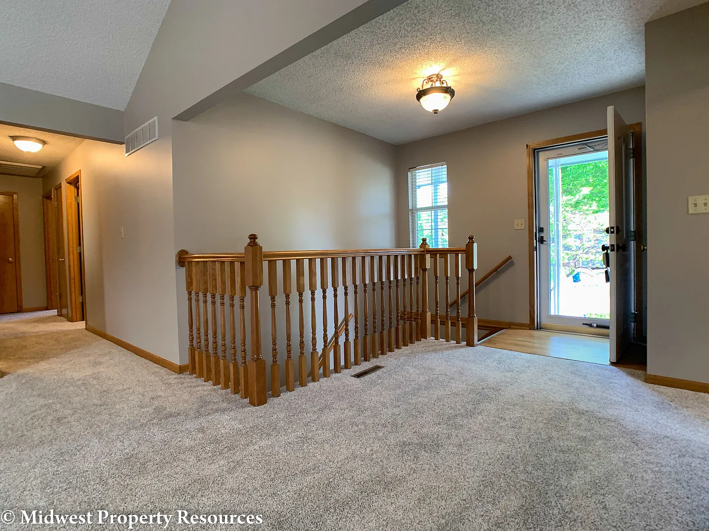 Crisp and Clean Raised Ranch in Blue Springs — Photo 3