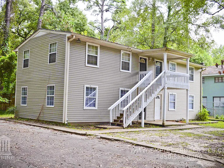 111 Columbia Dr #6 — Photo 1