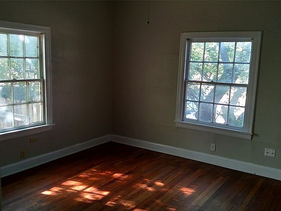 3rd image of 218 W 51st St