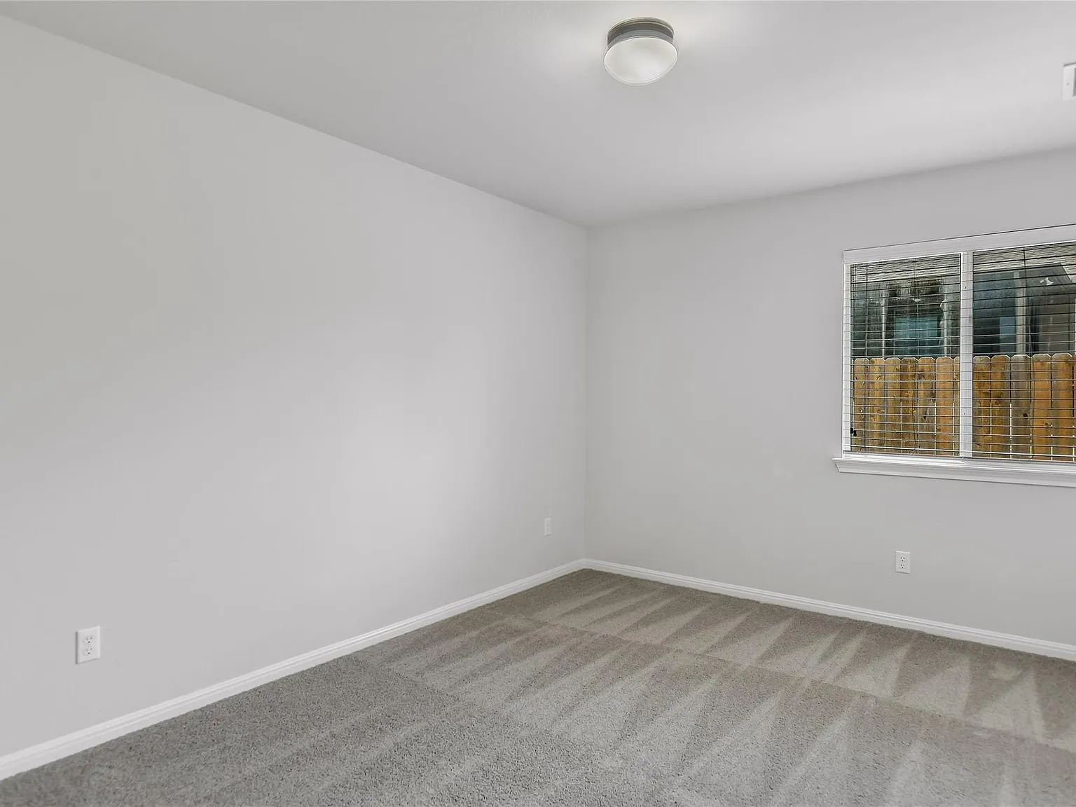 4 bed, 2.0 bath, 2213 sqft, $2,300 — Photo 3
