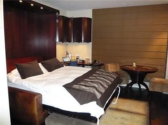 Sold by R New York | media 21