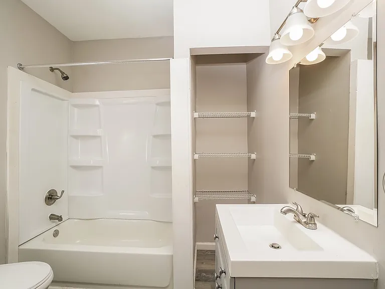 1033618_024_main_bathroom_13273771.jpg