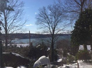 8 Fairway Pl, Cold Spring Harbor, NY 11724