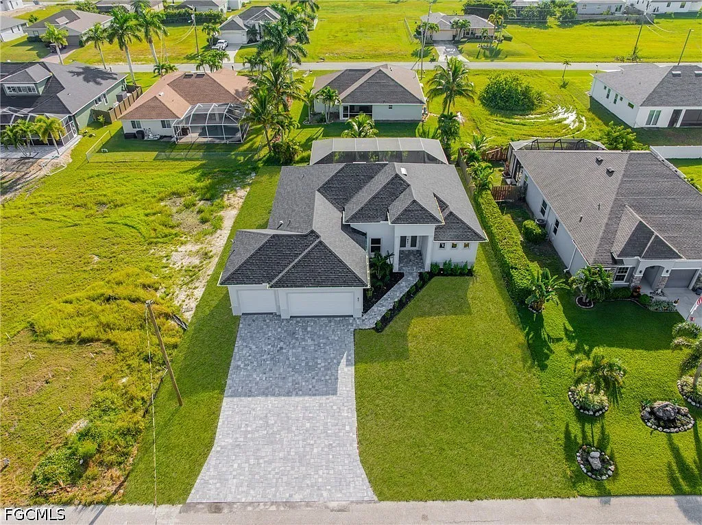 3 bed, 3.0 bath, 2057 sqft, $3,400 — Photo 3