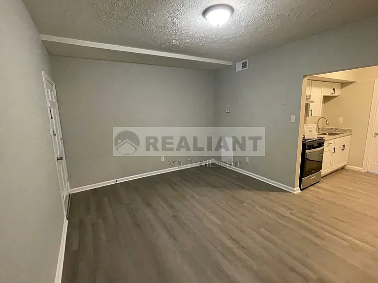 208 Lakeshore Dr #19 — Photo 4