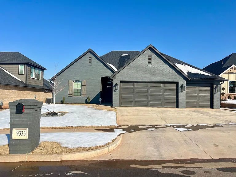 9333 SW 42nd St — Photo 1