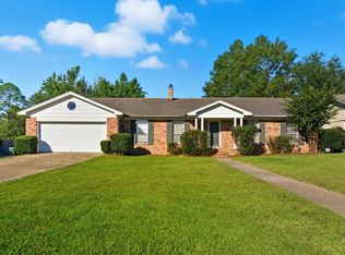 811 Monterrey Ln, Hattiesburg, MS 39402