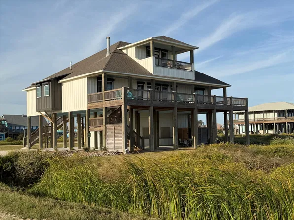 715 Magnolia Ln, Port Bolivar, TX 77650
