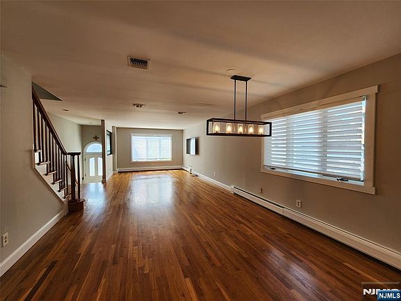 2nd image of 2425 1st St