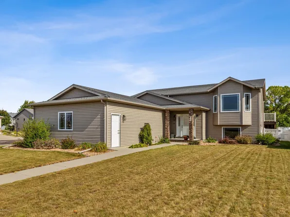 4708 44th St S, Fargo, ND 58104