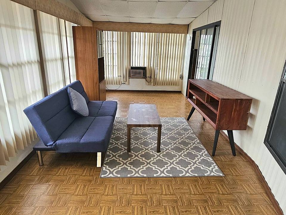 1st image of 407 Summerhill Dr