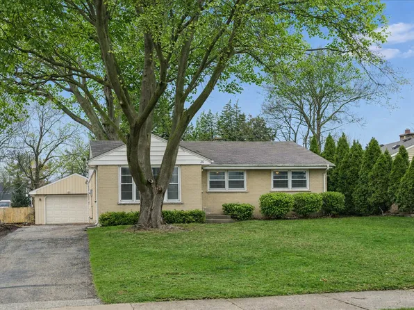 26 S Rohlwing Rd, Palatine, IL 60074