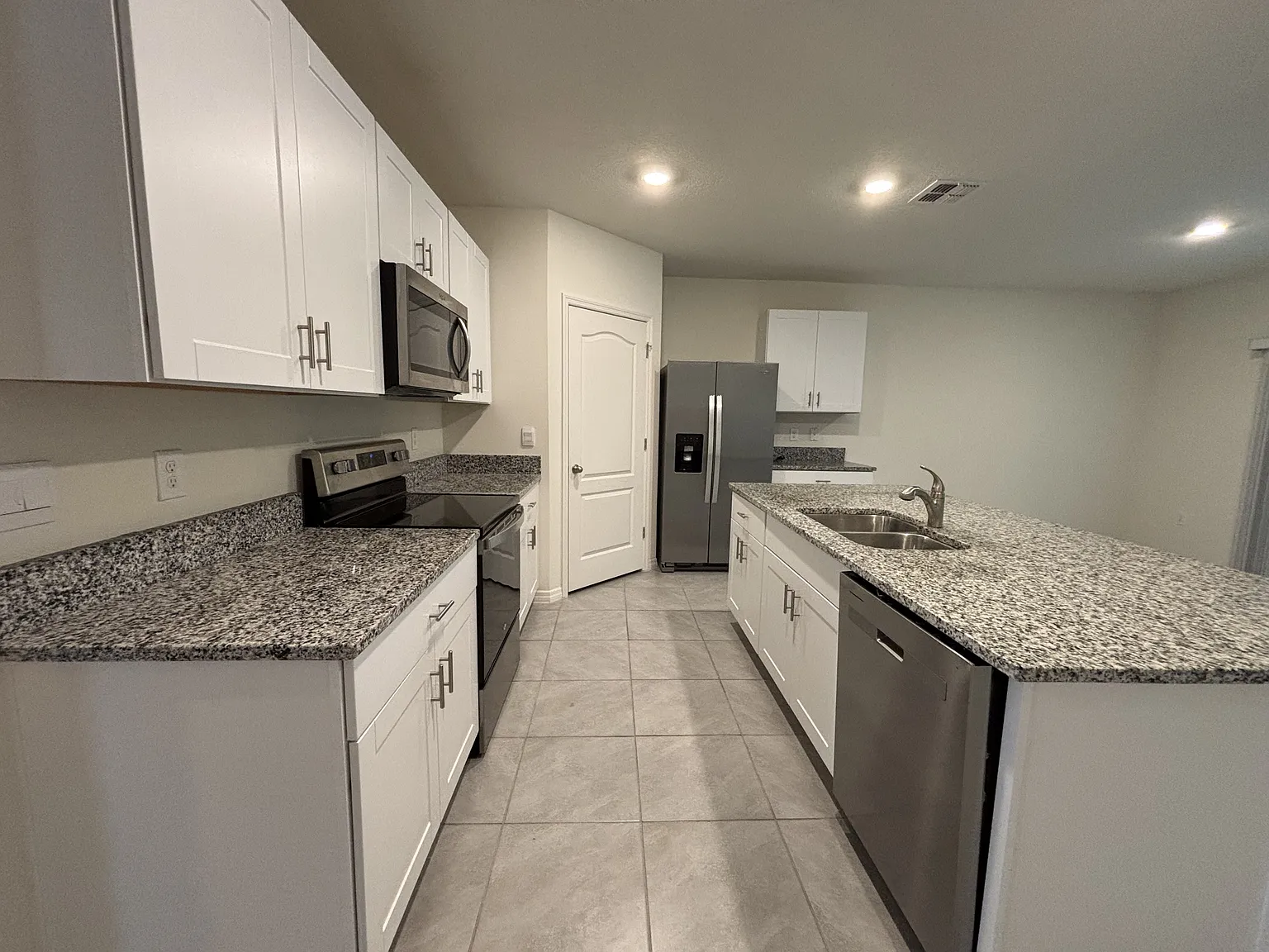 526 Anne St (8) - 1 — Photo 2