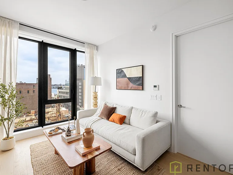 622 11th Ave #1006 — Photo 3