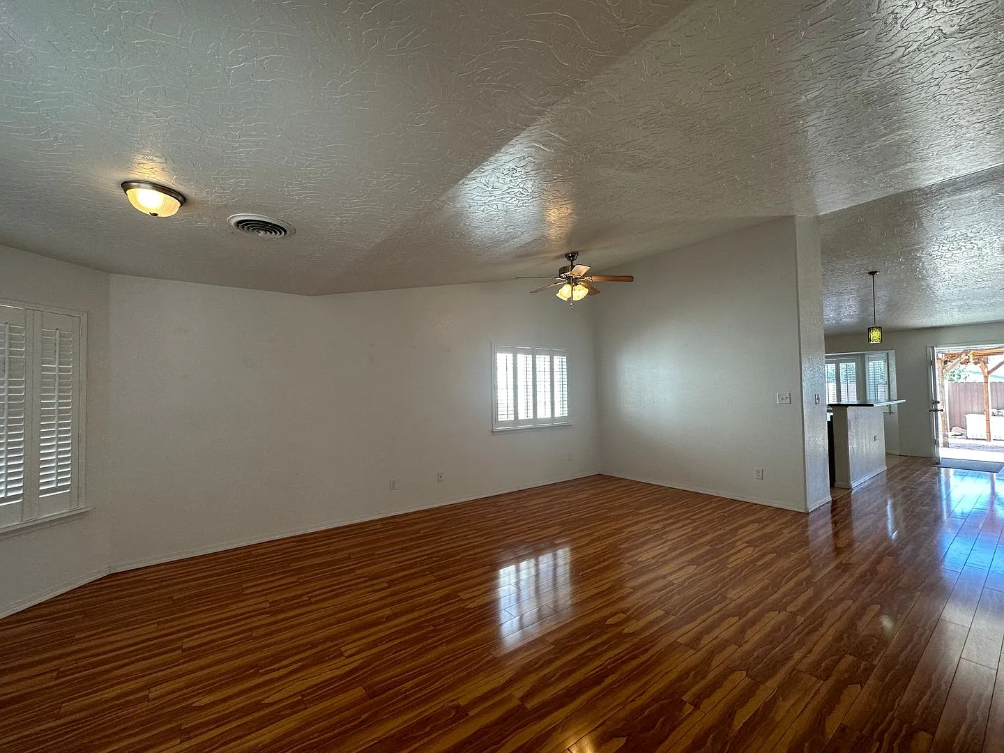 Centrally located 4 bedroom 2 bathroom house for rent in Farmington, NM — Photo 3