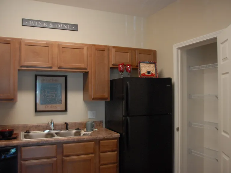 404 N Cattleman Dr — Photo 3
