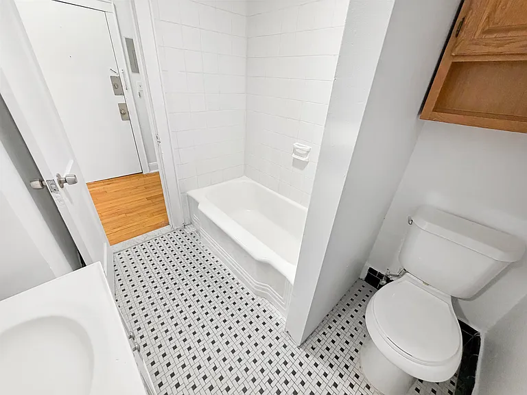 535 Washington St #2 — Photo 7