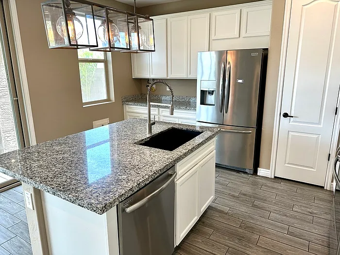 2930 E Sunland Ave — Photo 8