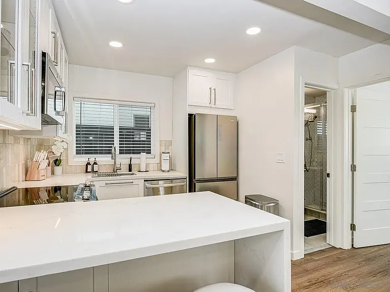 807 Dover Ct — Photo 8