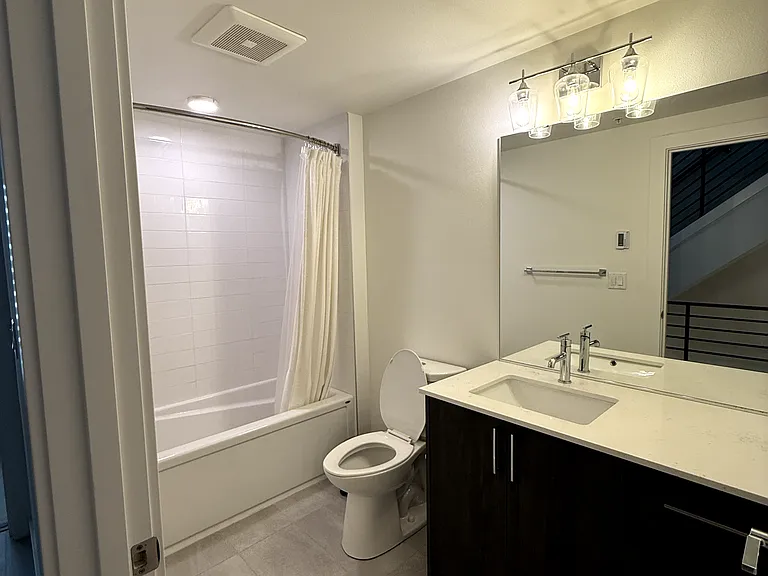 1002 NE 112th St — Photo 15