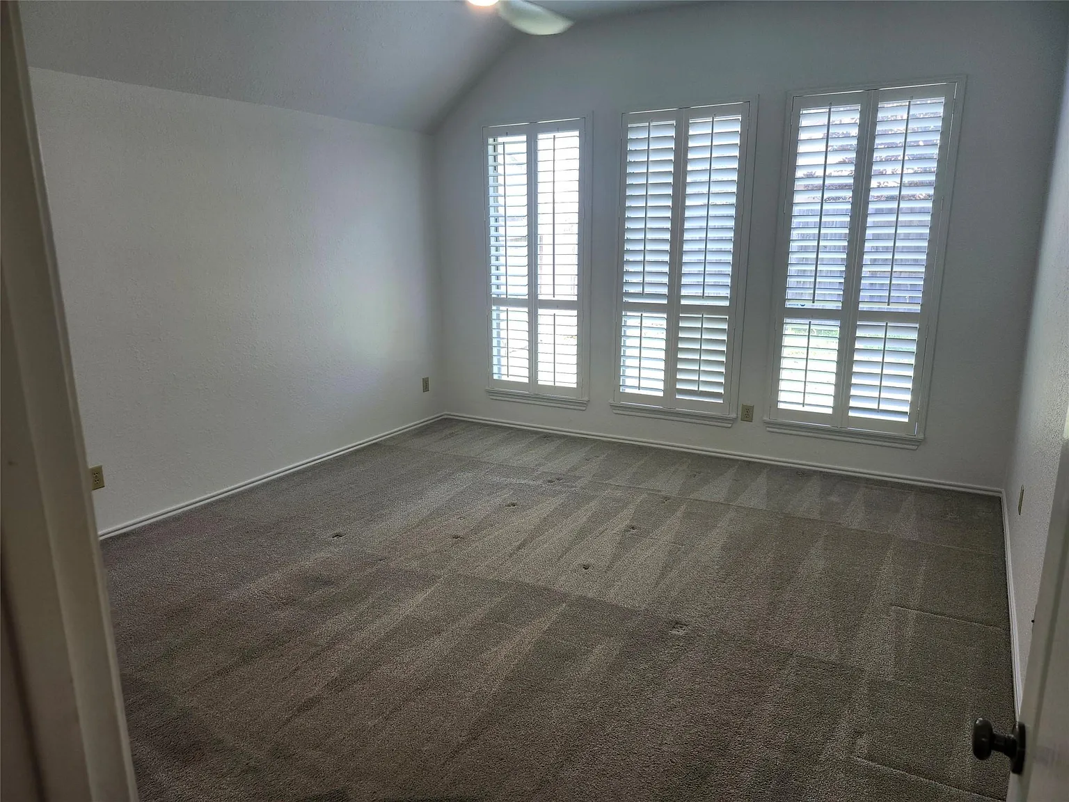 4 bed, 2.0 bath, 2202 sqft, $2,550 — Photo 4