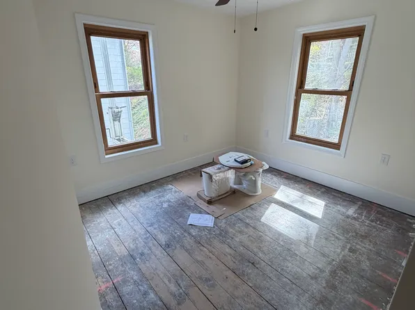 7 Oak St #1, Clinton, MA 01510