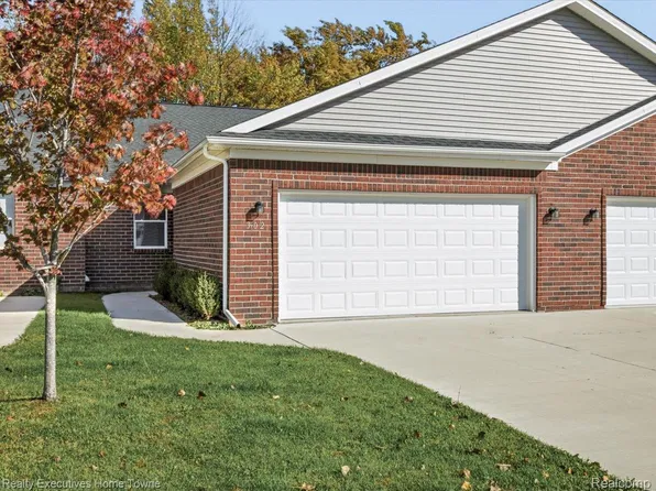 302 Hidden Harbor Way #25, Marine City, MI 48039
