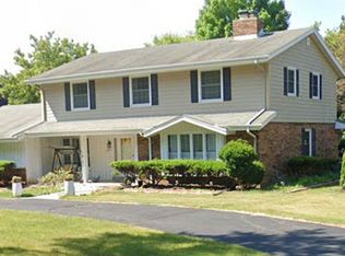 18725 Le Chateau Dr, Brookfield, WI 53045