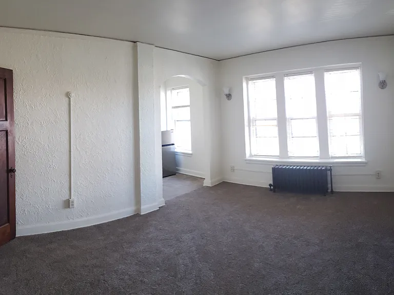 1133 E Pleasant St — Photo 4