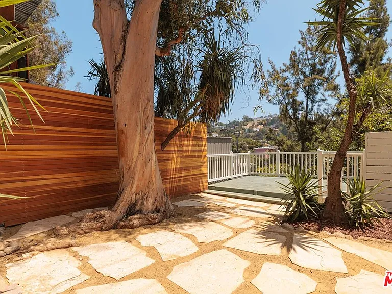 2120 N Cahuenga Blvd — Photo 14