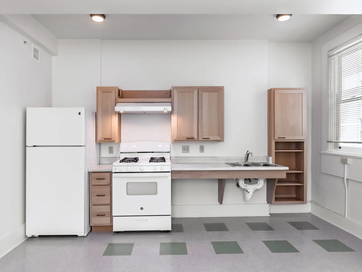 Cambridge Apartments — Photo 2