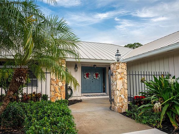 5th image of 1872 SE Colony Way