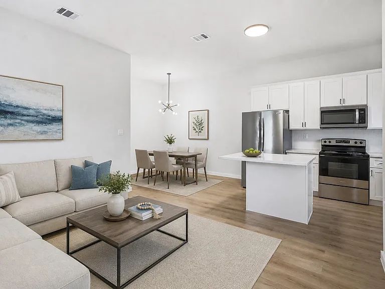 405 Clearwater St #A — Photo 3