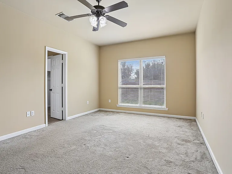 17049 Jamestowne Dr — Photo 10
