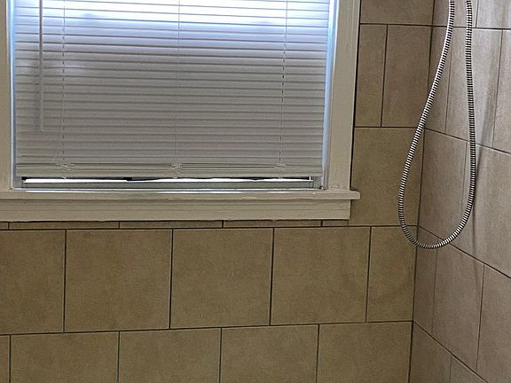 5th image of 2074 Vine St