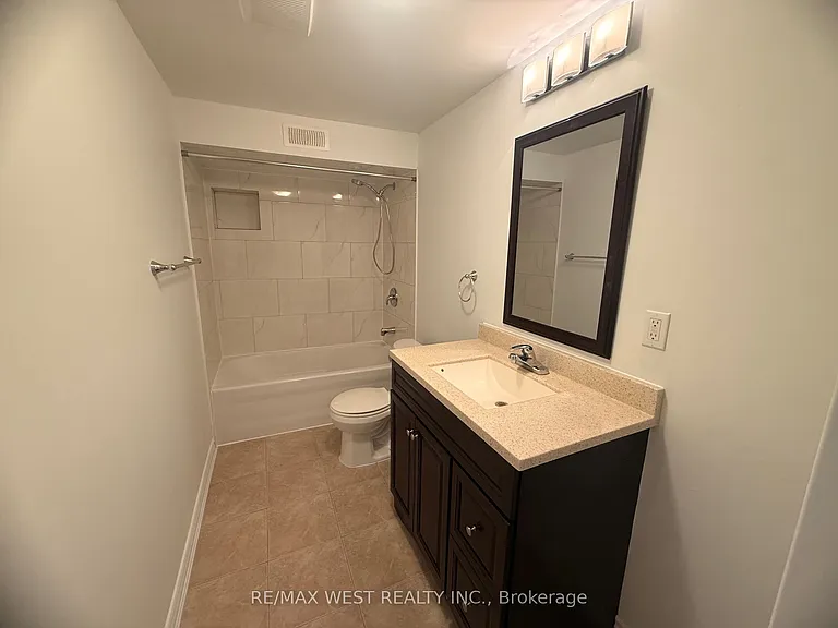 334 Silverthorn Ave #C — Photo 10