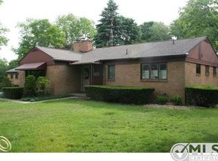 829 S Adelaide St, Fenton, MI 48430