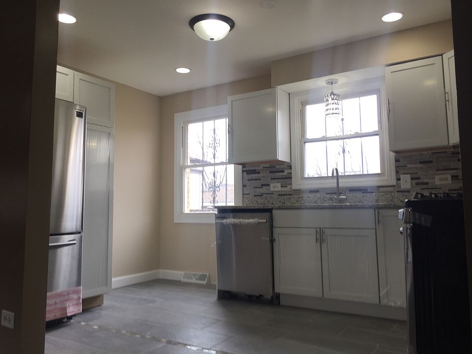 2nd image of 11528 S Ada St