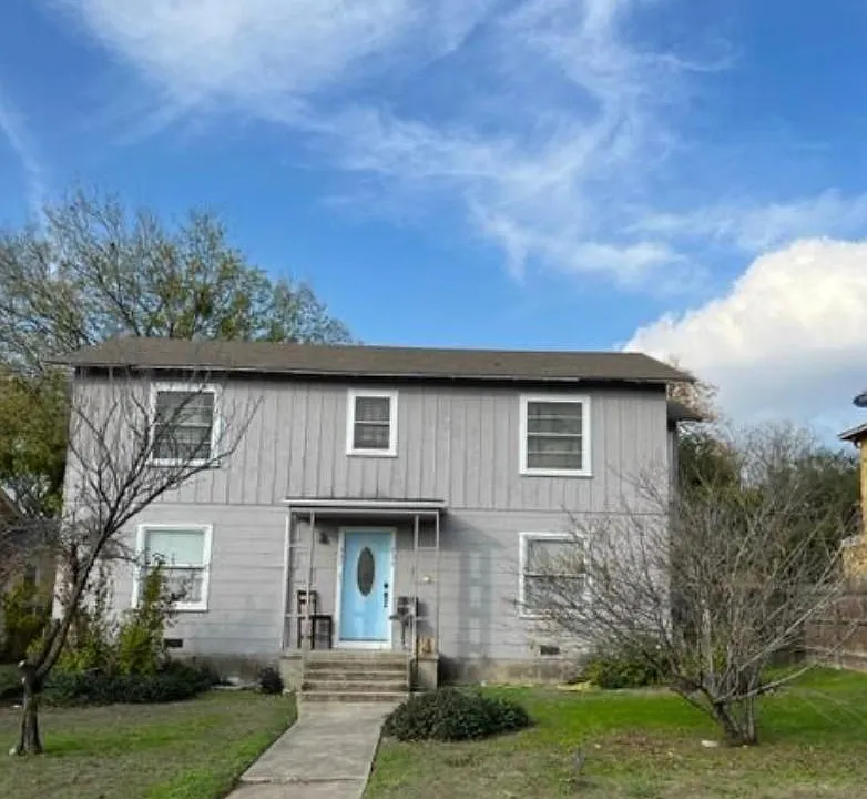 233 W Ridgewood Ct